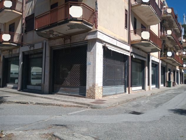 negozio in vendita a Rometta in zona Rometta Marea