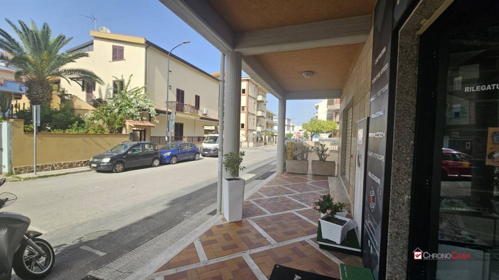 negozio in vendita a Rometta in zona Rometta Marea