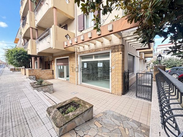 locale commerciale in vendita a Rometta in zona Rometta Marea