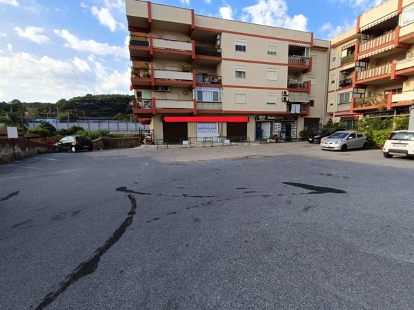 locale commerciale in vendita a Rometta
