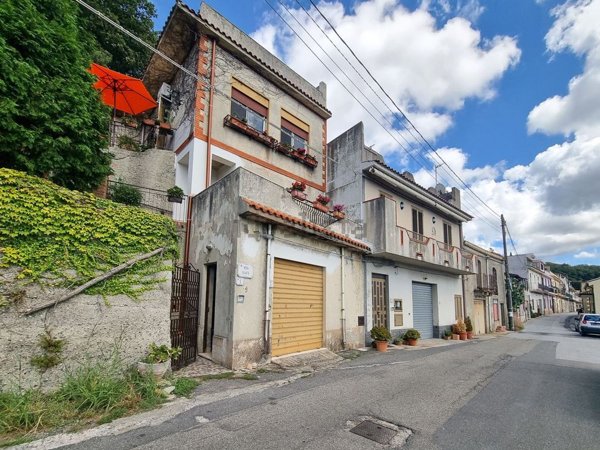 casa indipendente in vendita a Rometta