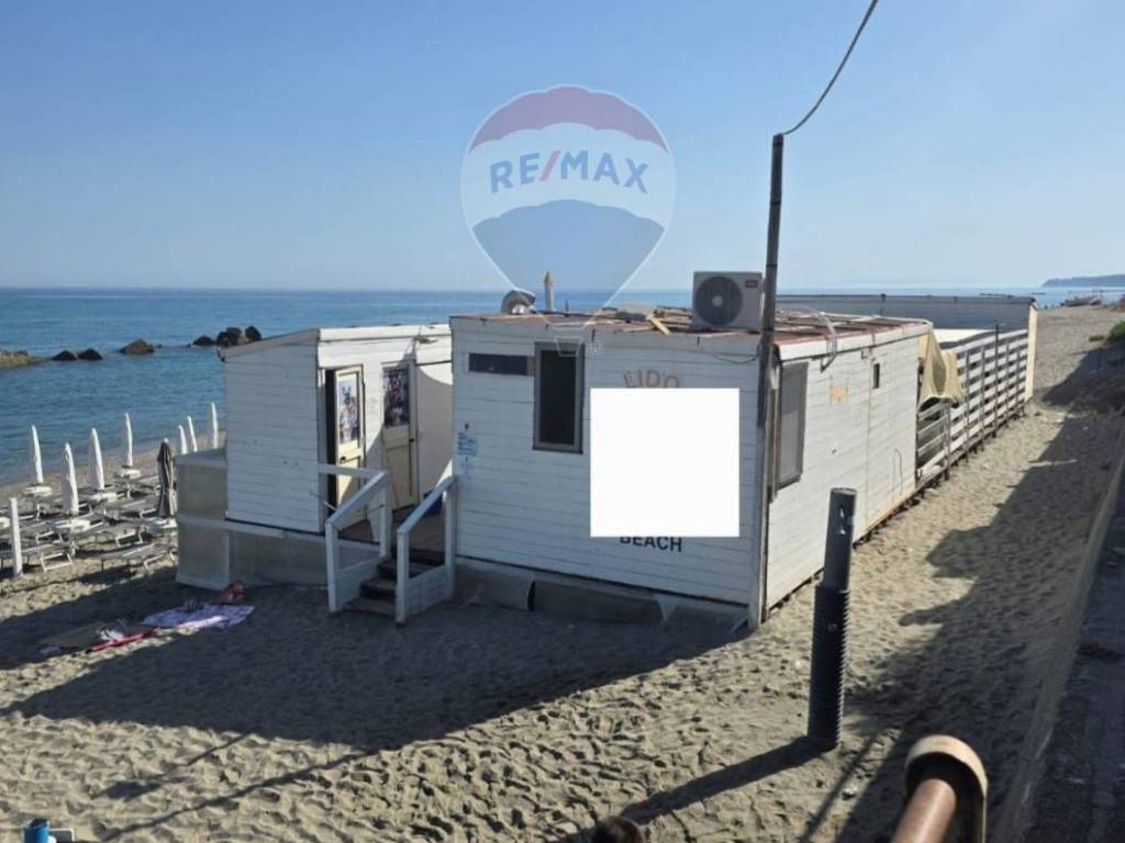 negozio in vendita a Rometta in zona Rometta Marea