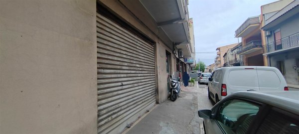 negozio in vendita a Rometta in zona Rometta Marea