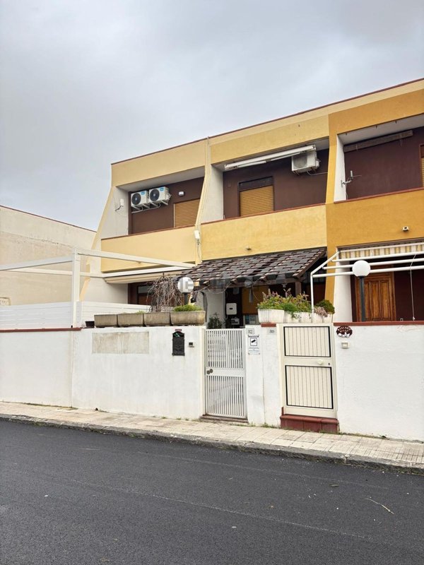 casa indipendente in vendita a Rometta in zona Rometta Marea