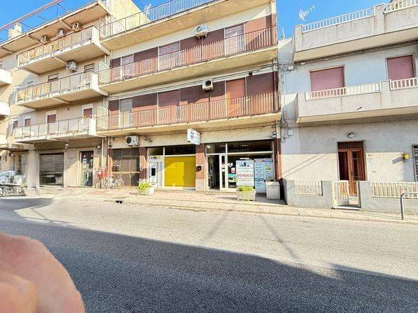 negozio in vendita a Rometta in zona Rometta Marea