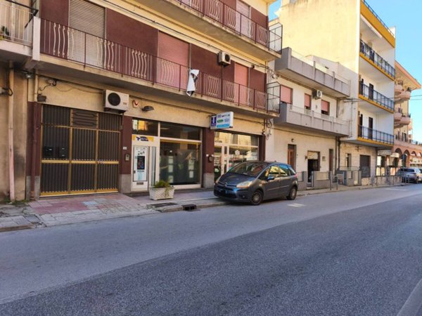 negozio in vendita a Rometta in zona Rometta Marea