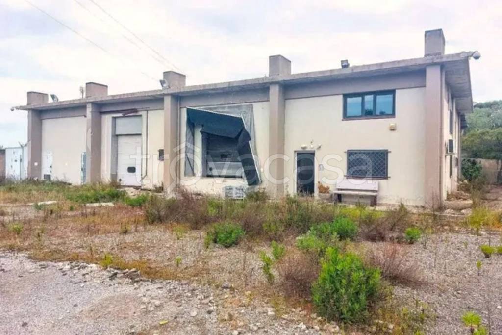 locale commerciale in vendita a San Filippo del Mela in zona Archi