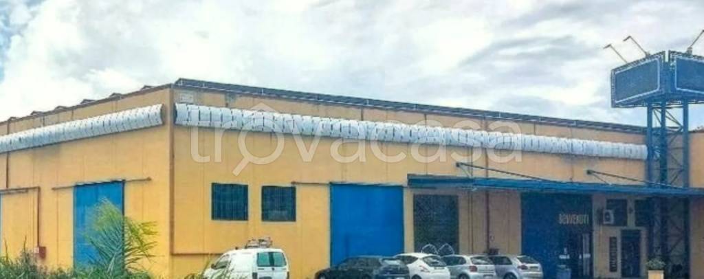 capannone in vendita a San Filippo del Mela in zona Archi