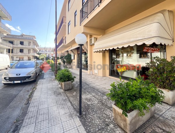 locale commerciale in vendita a San Filippo del Mela in zona Corriolo
