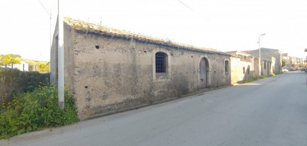 locale di sgombero in vendita a San Filippo del Mela in zona Archi