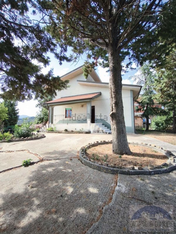 casa indipendente in vendita a San Fratello