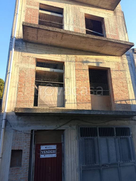 casa indipendente in vendita a San Fratello
