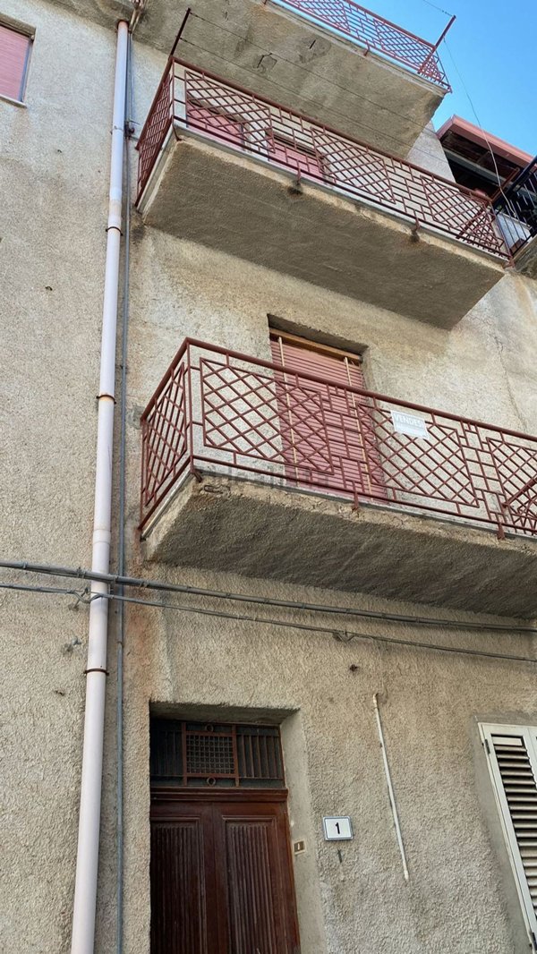 casa indipendente in vendita a San Fratello