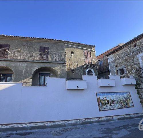 intera palazzina in vendita a San Fratello