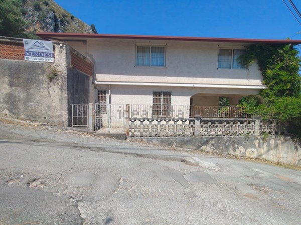 casa indipendente in vendita a San Fratello