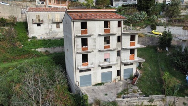 casa indipendente in vendita a San Marco d'Alunzio