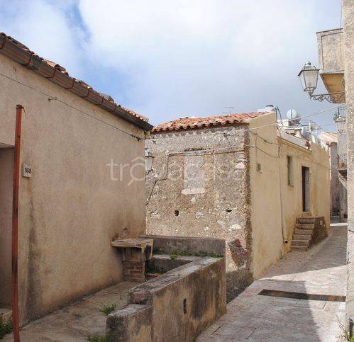 casa indipendente in vendita a San Marco d'Alunzio