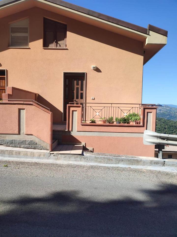 casa indipendente in vendita a San Marco d'Alunzio