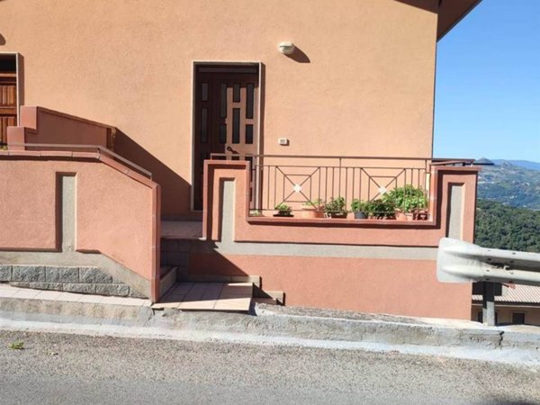 casa indipendente in vendita a San Marco d'Alunzio