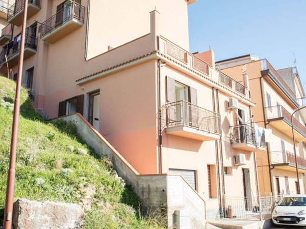 casa indipendente in vendita a San Marco d'Alunzio