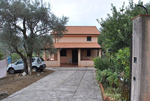 casa indipendente in vendita a San Marco d'Alunzio