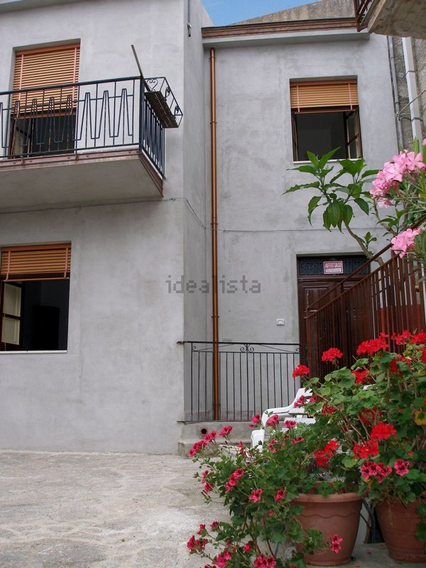 casa indipendente in vendita a San Marco d'Alunzio