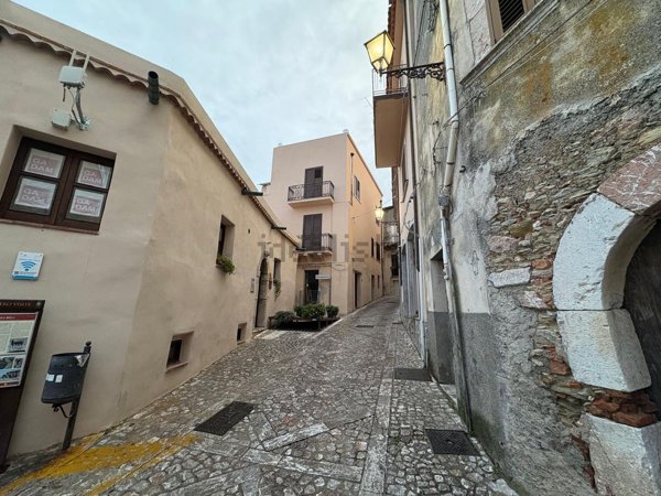 casa indipendente in vendita a San Marco d'Alunzio