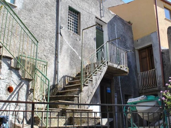 casa indipendente in vendita a San Marco d'Alunzio