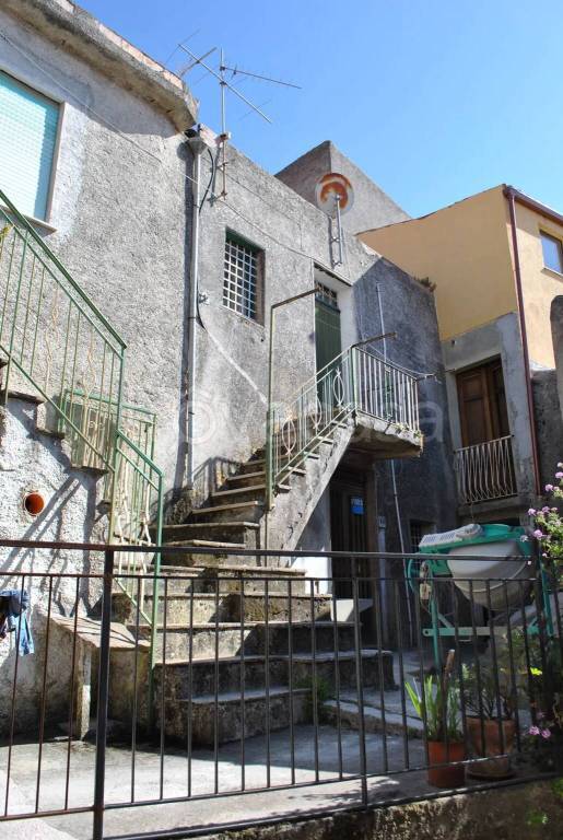 casa indipendente in vendita a San Marco d'Alunzio