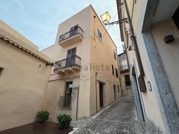 casa indipendente in vendita a San Marco d'Alunzio