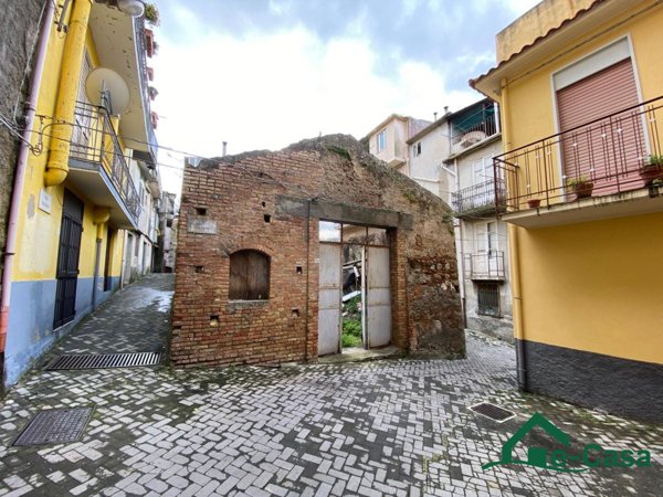locale di sgombero in vendita a San Pier Niceto