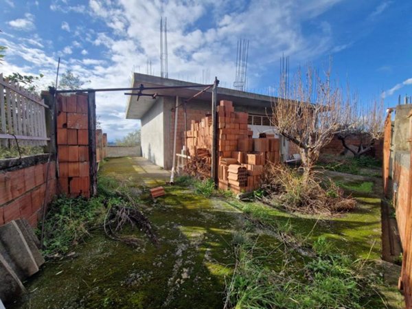 locale commerciale in vendita a San Pier Niceto