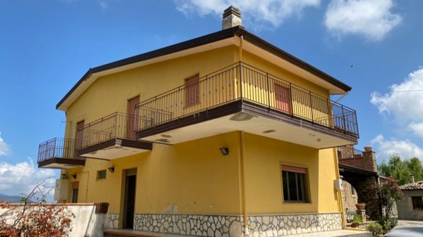 casa indipendente in vendita a San Piero Patti