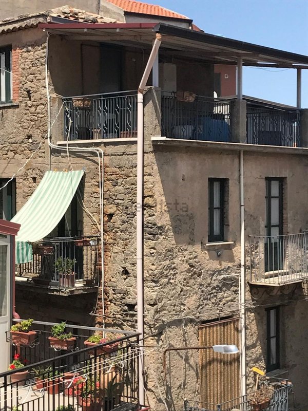 esavano in vendita a San Piero Patti