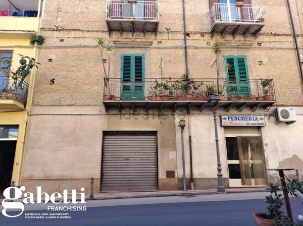 locale commerciale in vendita a San Piero Patti
