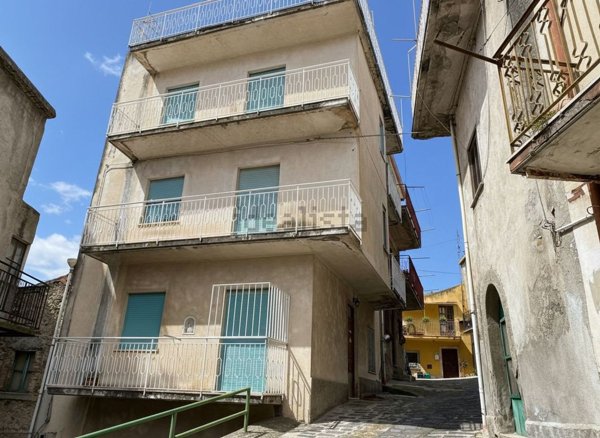 esavano in vendita a San Piero Patti