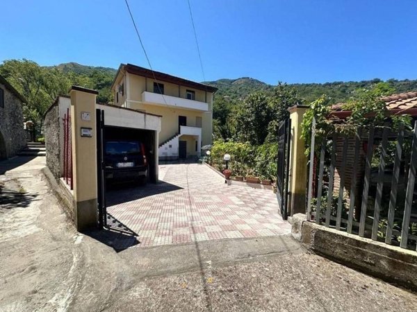 casa semindipendente in vendita a San Piero Patti
