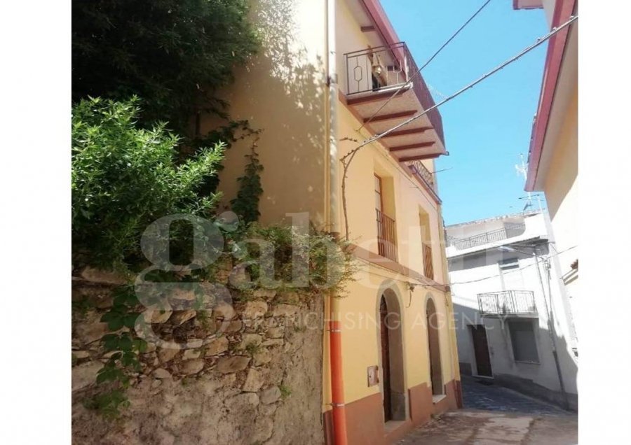 casa indipendente in vendita a San Piero Patti