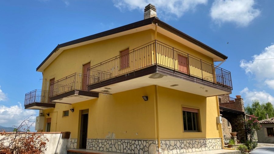 casa indipendente in vendita a San Piero Patti