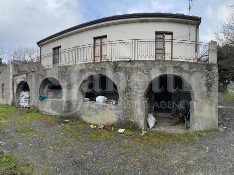 casa indipendente in vendita a San Piero Patti
