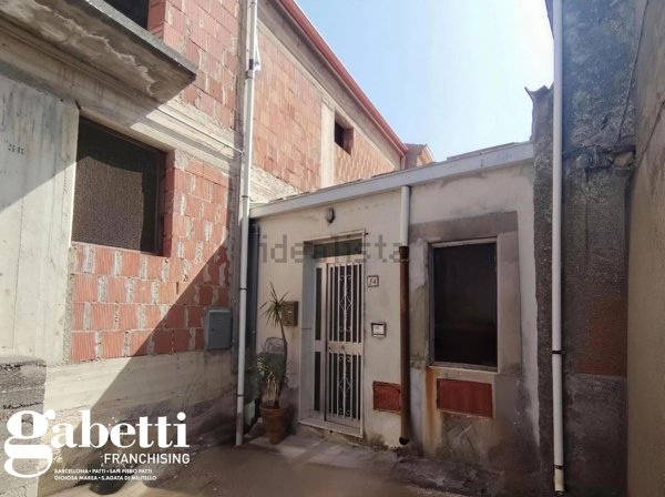 casa indipendente in vendita a San Piero Patti
