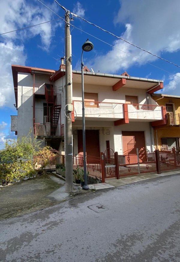 casa indipendente in vendita a San Salvatore di Fitalia