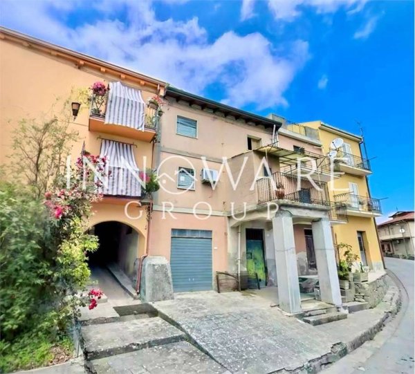 casa indipendente in vendita a San Salvatore di Fitalia
