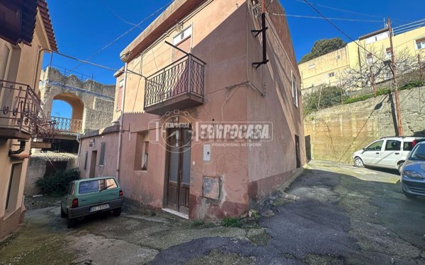 casa indipendente in vendita a San Salvatore di Fitalia