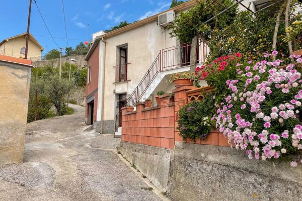 appartamento in vendita a San Salvatore di Fitalia in zona Dovera