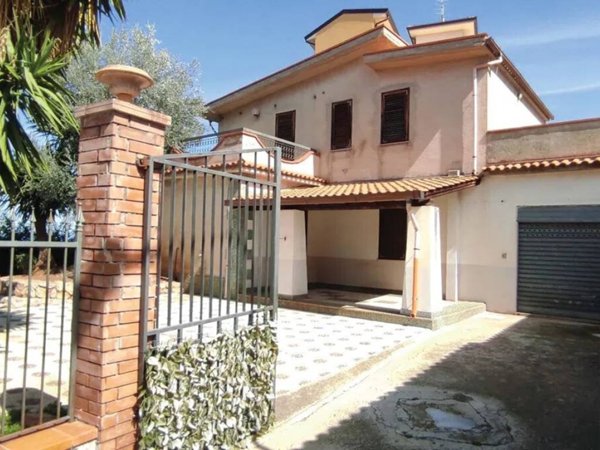 casa indipendente in vendita a Sant'Agata di Militello