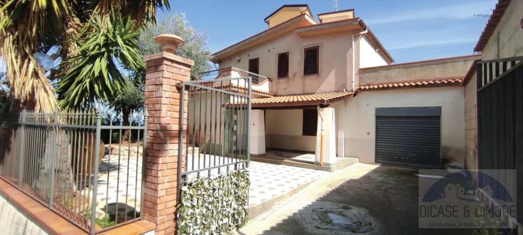 casa indipendente in vendita a Sant'Agata di Militello