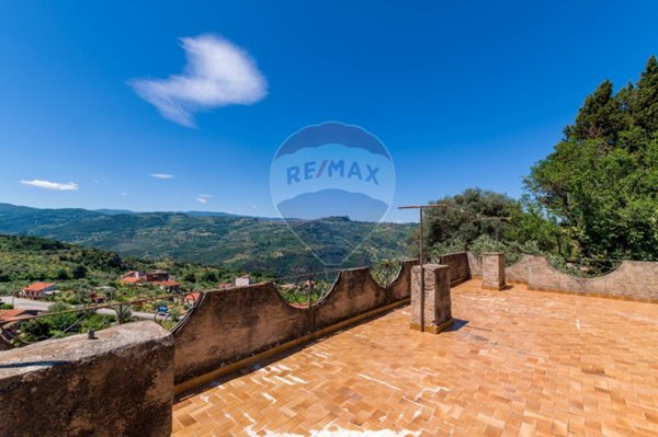 casa indipendente in vendita a Sant'Agata di Militello