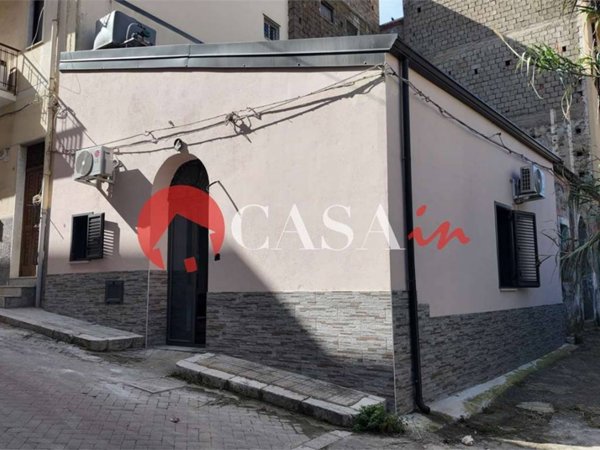 casa indipendente in vendita a Sant'Agata di Militello