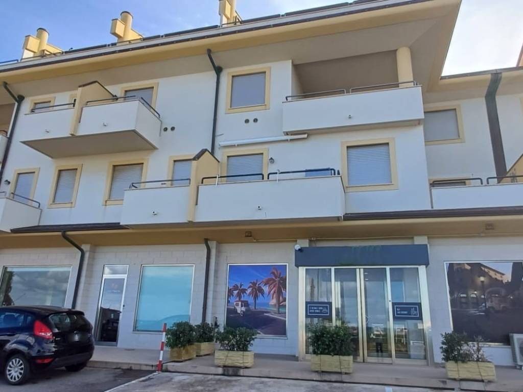 negozio in vendita a Sant'Agata di Militello